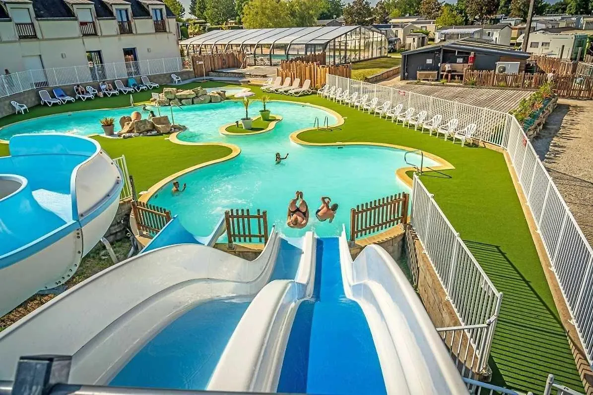 Camping 4 Etoiles - Parc Aquatique - Eeiagg Ambon 0*,  France